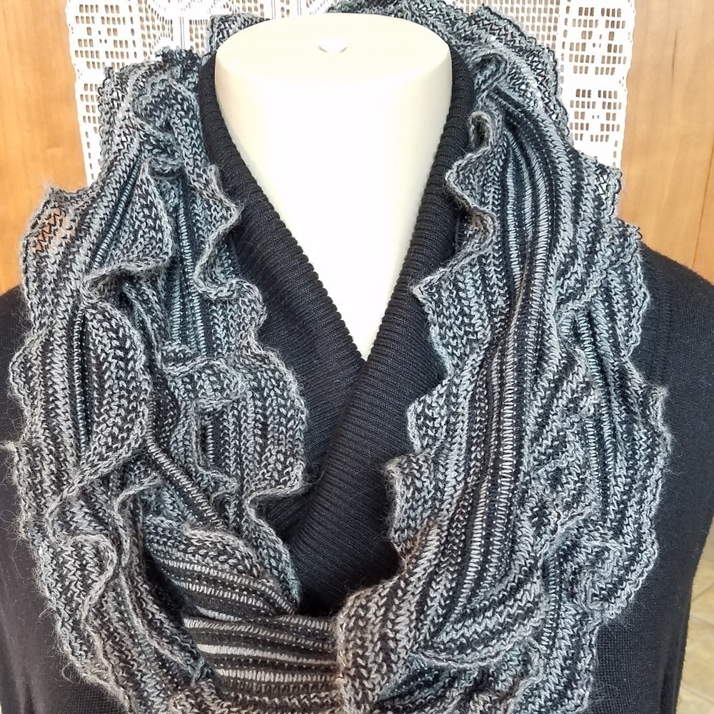 BLACK & Beige Ruffly Infinity Scarf - Picture 2 of 3
